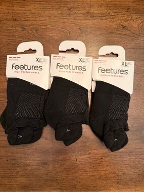 Feetures Men’s High Performance Black Athletic Socks - Pack of 3